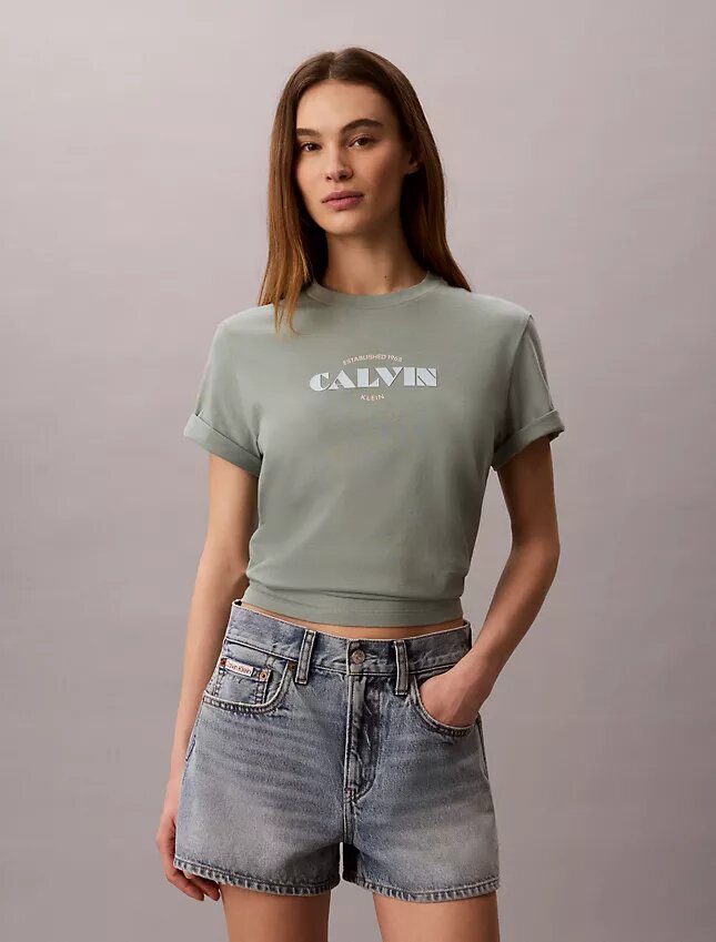 Klassisches T-Shirt mit auffälligem Logo-Aufdruck Klassisches T-Shirt mit auffälligem Logo-Aufdruck