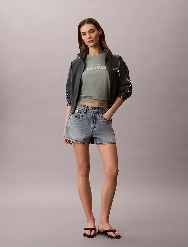 Klassisches T-Shirt mit auffälligem Logo-Aufdruck Klassisches T-Shirt mit auffälligem Logo-Aufdruck