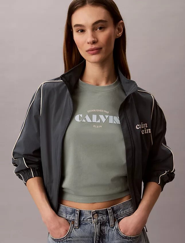 Klassisches T-Shirt mit auffälligem Logo-Aufdruck Klassisches T-Shirt mit auffälligem Logo-Aufdruck