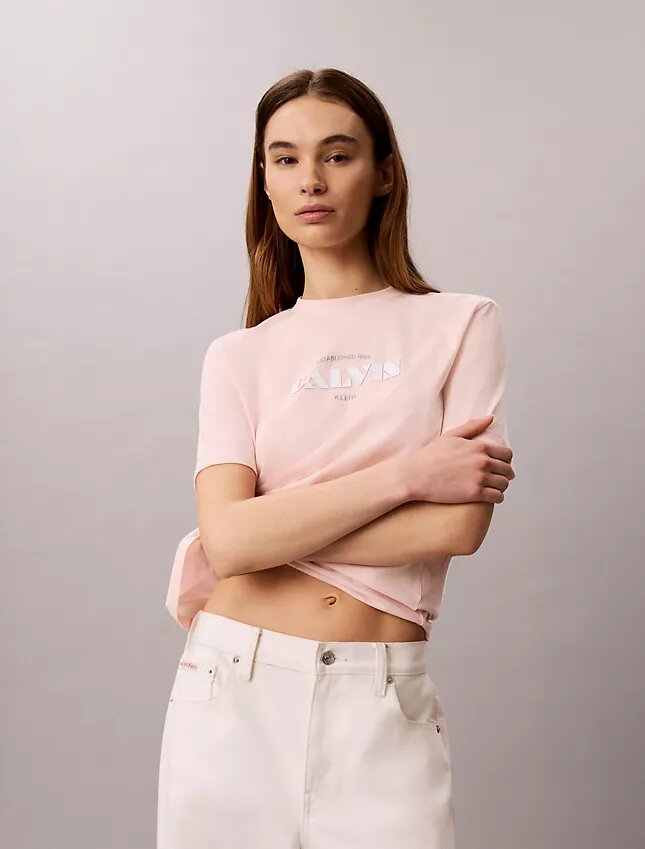 Klassisches T-Shirt mit auffälligem Logo-Aufdruck Klassisches T-Shirt mit auffälligem Logo-Aufdruck