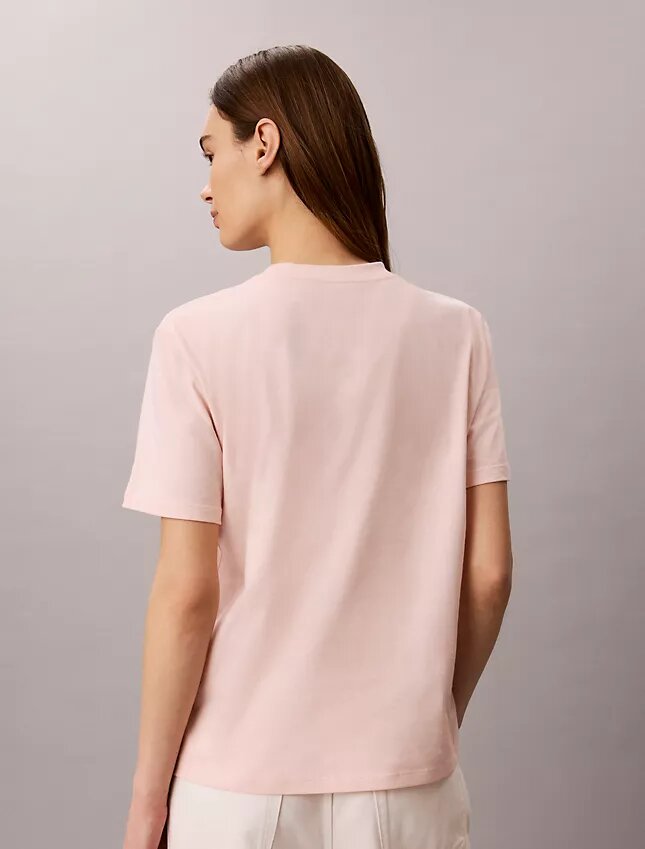 Klassisches T-Shirt mit auffälligem Logo-Aufdruck Klassisches T-Shirt mit auffälligem Logo-Aufdruck