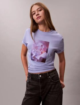 Klassisches T-Shirt mit Blumen-Logo-Grafik