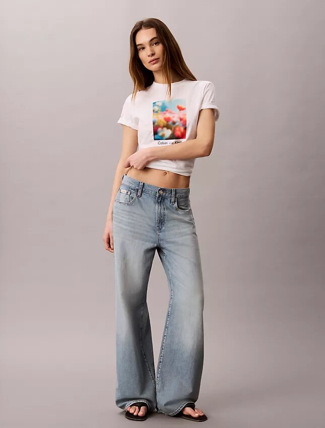 Klassisches T-Shirt mit Blumengrafik Klassisches T-Shirt mit Blumengrafik