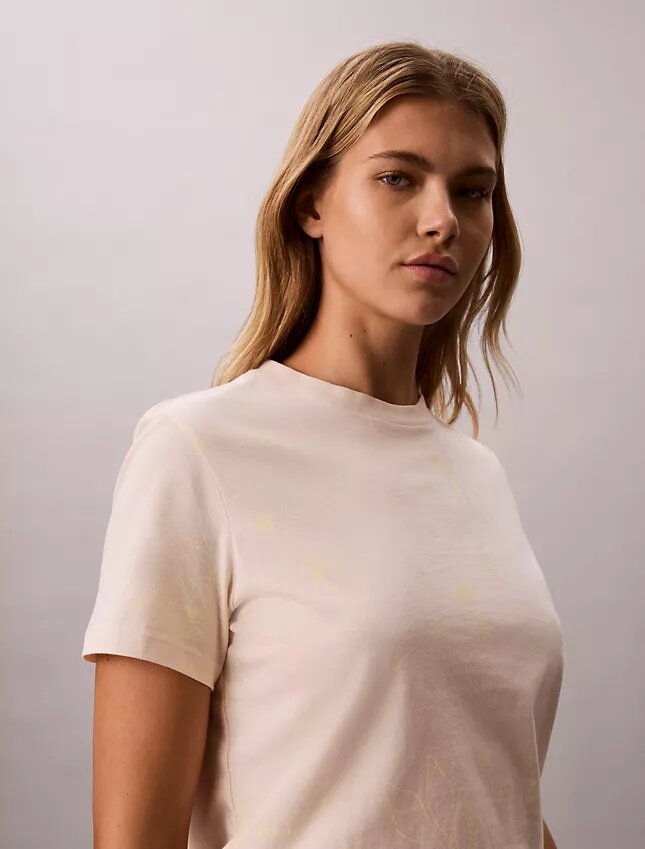 Klassisches T-Shirt mit Blumenprint Klassisches T-Shirt mit Blumenprint
