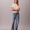 Klassisches T-Shirt mit Blumenprint Klassisches T-Shirt mit Blumenprint