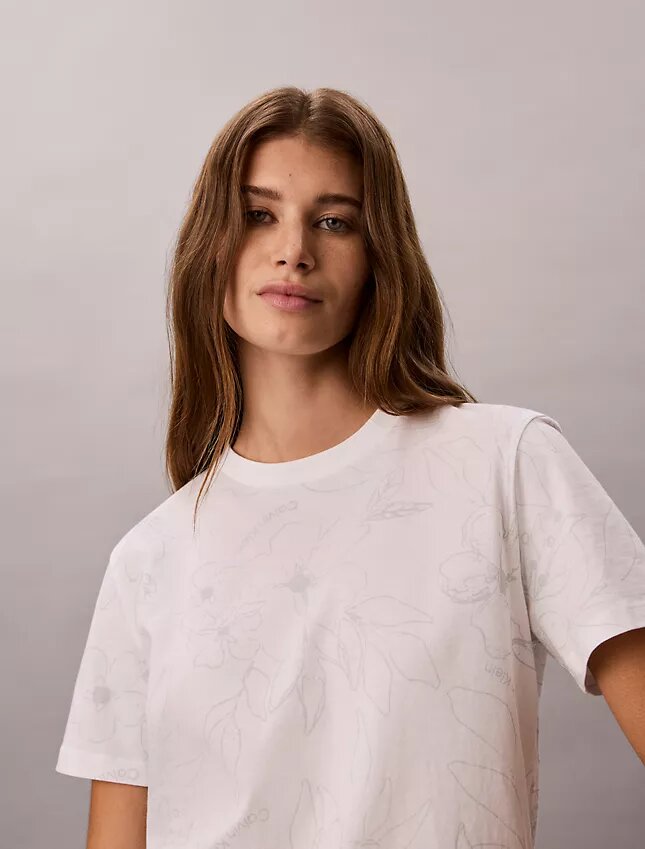 Klassisches T-Shirt mit Blumenprint Klassisches T-Shirt mit Blumenprint