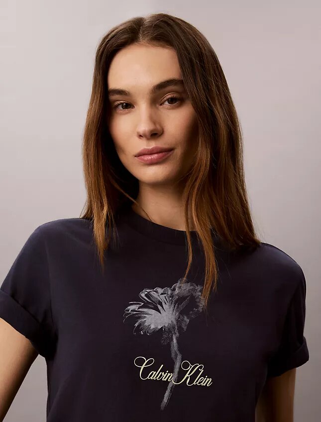 Klassisches T-Shirt mit Blumenprint Klassisches T-Shirt mit Blumenprint