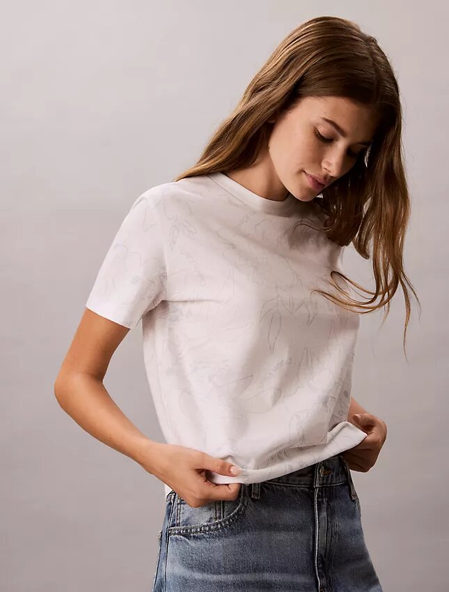 Klassisches T-Shirt mit Blumenprint Klassisches T-Shirt mit Blumenprint