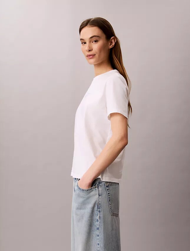 Klassisches T-Shirt mit Calvin-Schriftzug Klassisches T-Shirt mit Calvin-Schriftzug