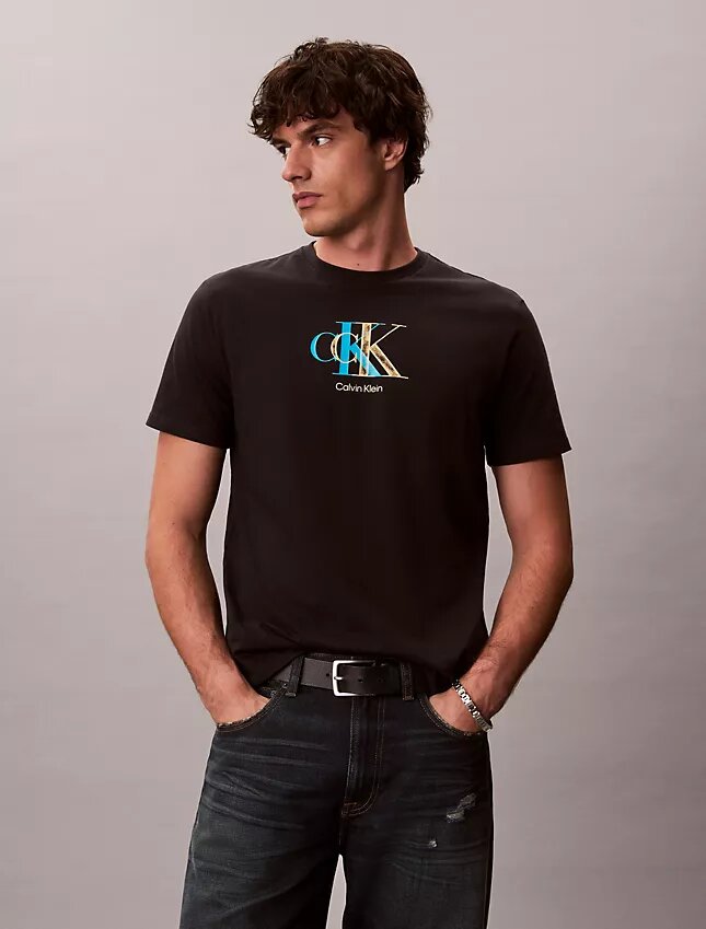 Klassisches T-Shirt mit doppeltem Monogram-Print Klassisches T-Shirt mit doppeltem Monogram-Print