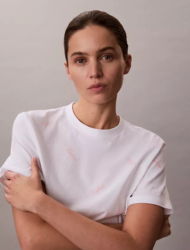 Klassisches T-Shirt mit durchgehendem Schriftzug-Logo Klassisches T-Shirt mit durchgehendem Schriftzug-Logo
