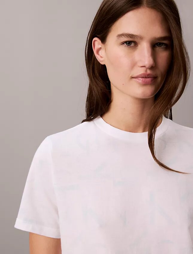 Klassisches T-Shirt mit durchgängigem, verblasstem Monogram Klassisches T-Shirt mit durchgängigem, verblasstem Monogram