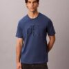 Klassisches T-Shirt mit geprägtem Monogram Klassisches T-Shirt mit geprägtem Monogram