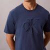 Klassisches T-Shirt mit geprägtem Monogram Klassisches T-Shirt mit geprägtem Monogram