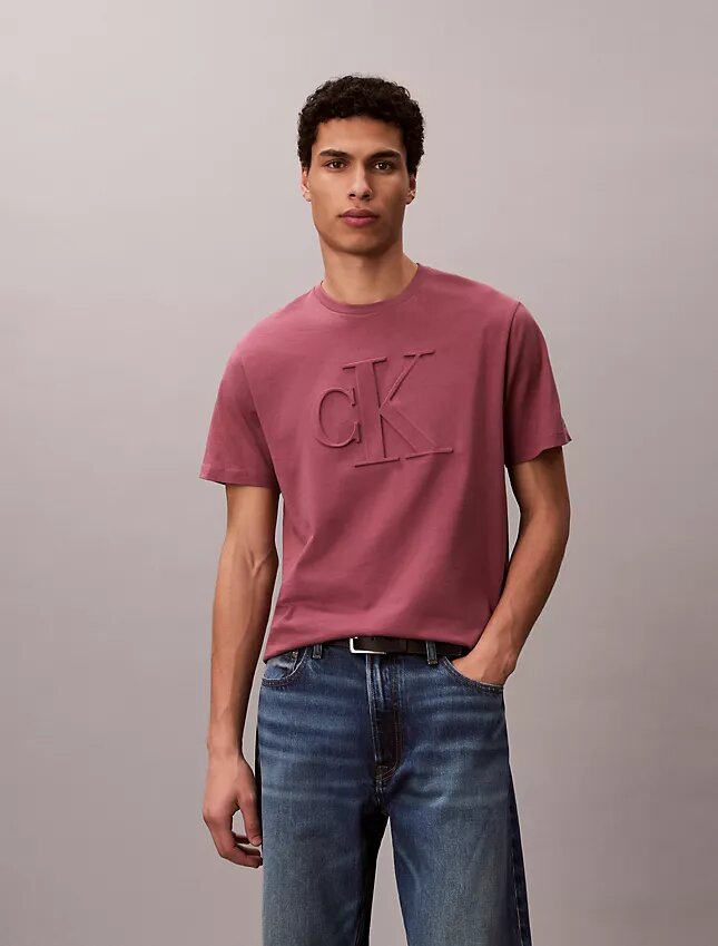 Klassisches T-Shirt mit geprägtem Monogram Klassisches T-Shirt mit geprägtem Monogram