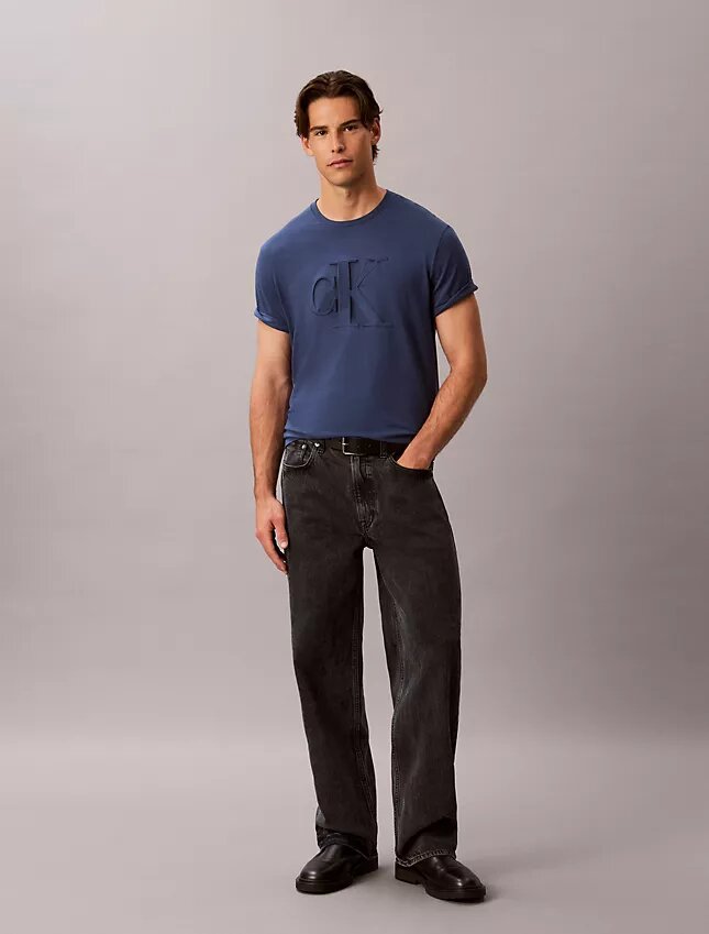 Klassisches T-Shirt mit geprägtem Monogram Klassisches T-Shirt mit geprägtem Monogram