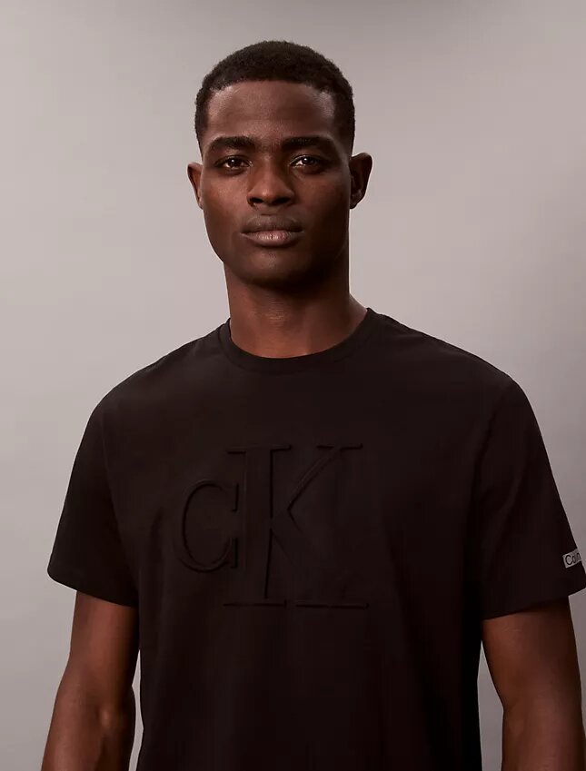 Klassisches T-Shirt mit geprägtem Monogram Klassisches T-Shirt mit geprägtem Monogram