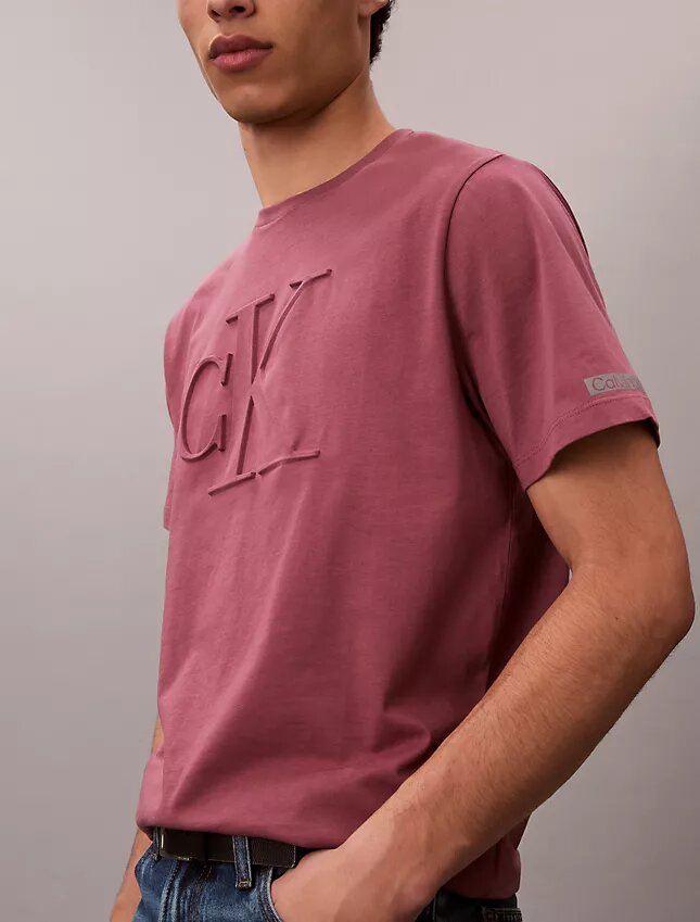 Klassisches T-Shirt mit geprägtem Monogram Klassisches T-Shirt mit geprägtem Monogram