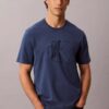Klassisches T-Shirt mit geprägtem Monogram Klassisches T-Shirt mit geprägtem Monogram