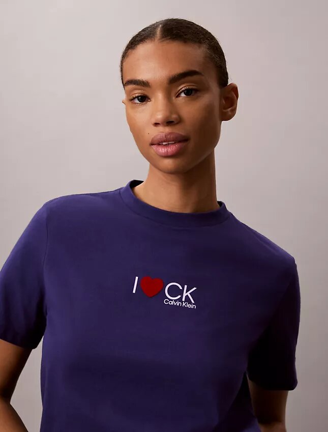 Klassisches T-Shirt mit Herz-Logo Klassisches T-Shirt mit Herz-Logo
