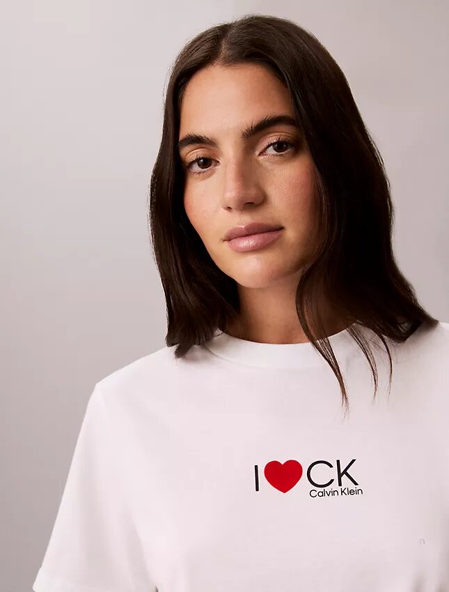 Klassisches T-Shirt mit Herz-Logo Klassisches T-Shirt mit Herz-Logo