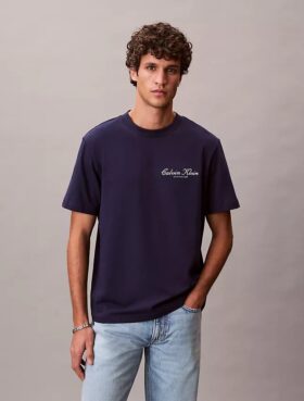 Klassisches T-Shirt mit kleinem Schriftzug-Logo