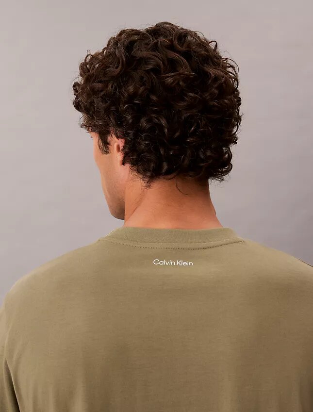 Klassisches T-Shirt mit kleinem Schriftzug-Logo Klassisches T-Shirt mit kleinem Schriftzug-Logo