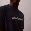 Klassisches T-Shirt mit Logo-Grafik in Kleinbuchstaben