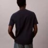 Klassisches T-Shirt mit Logo-Grafik in Kleinbuchstaben