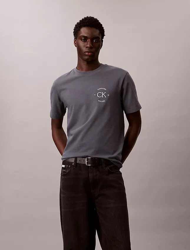 Klassisches T-Shirt mit Logo-Kreis-Grafik Klassisches T-Shirt mit Logo-Kreis-Grafik
