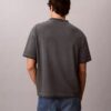 Klassisches T-Shirt mit Rundhalsausschnitt und Logo-Grafik in verwaschener Optik