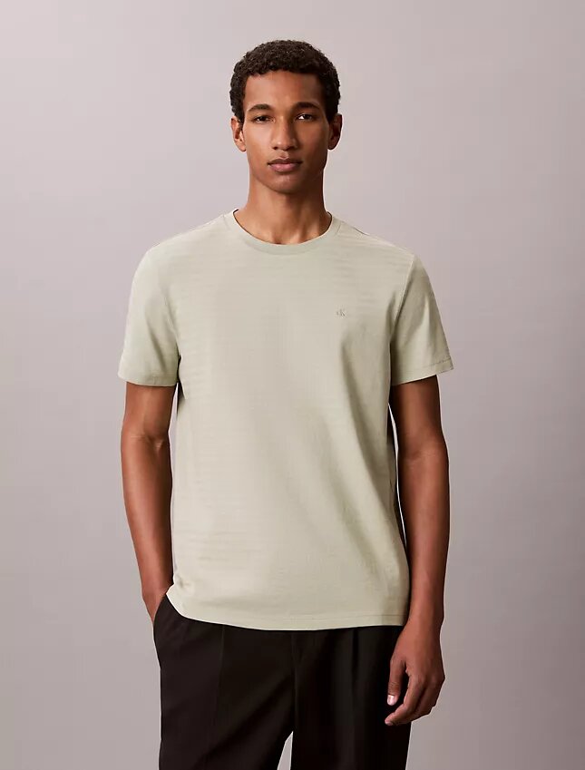 Klassisches T-Shirt mit Streifen Klassisches T-Shirt mit Streifen