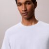 Klassisches T-Shirt mit Streifen Klassisches T-Shirt mit Streifen