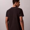 Klassisches T-Shirt mit Streifen Klassisches T-Shirt mit Streifen