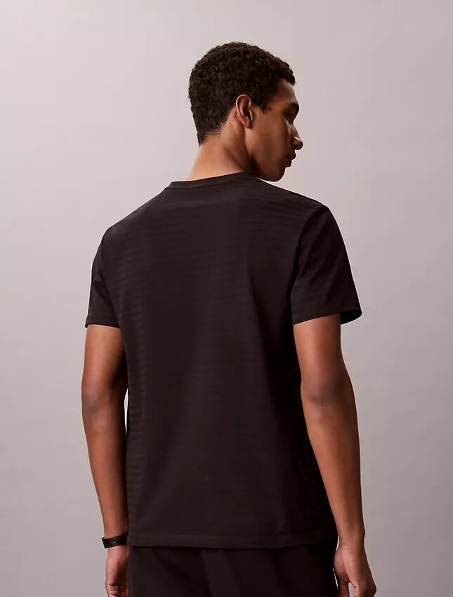 Klassisches T-Shirt mit Streifen Klassisches T-Shirt mit Streifen