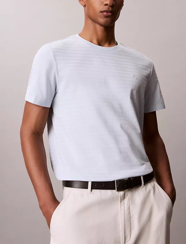 Klassisches T-Shirt mit Streifen Klassisches T-Shirt mit Streifen