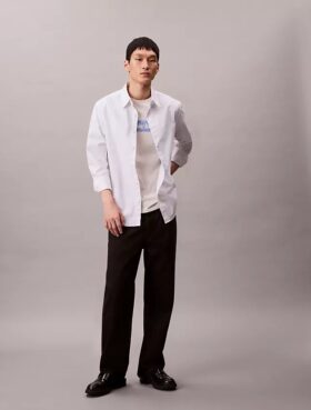 Klassisches T-Shirt mit verblasstem Logo