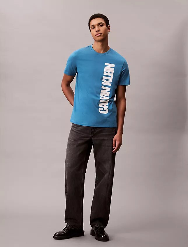 Klassisches T-Shirt mit vertikalem Logo Klassisches T-Shirt mit vertikalem Logo