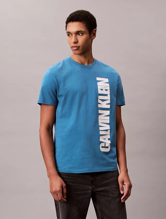 Klassisches T-Shirt mit vertikalem Logo Klassisches T-Shirt mit vertikalem Logo