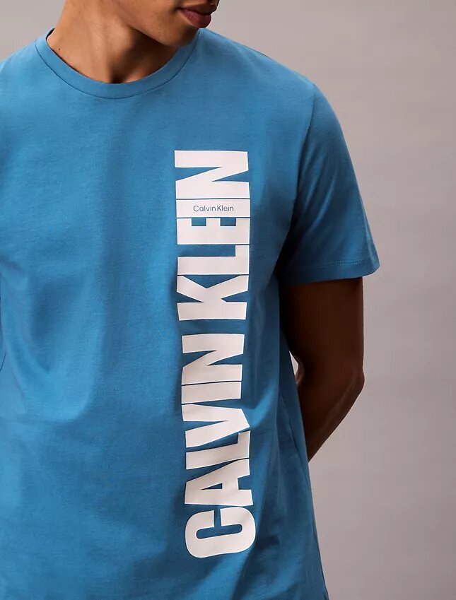 Klassisches T-Shirt mit vertikalem Logo Klassisches T-Shirt mit vertikalem Logo