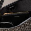 Kleine Beuteltasche mit durchgehendem Emblem-Logo und Beutel