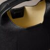 Kleine, locker sitzende Tasche mit Noppenstruktur