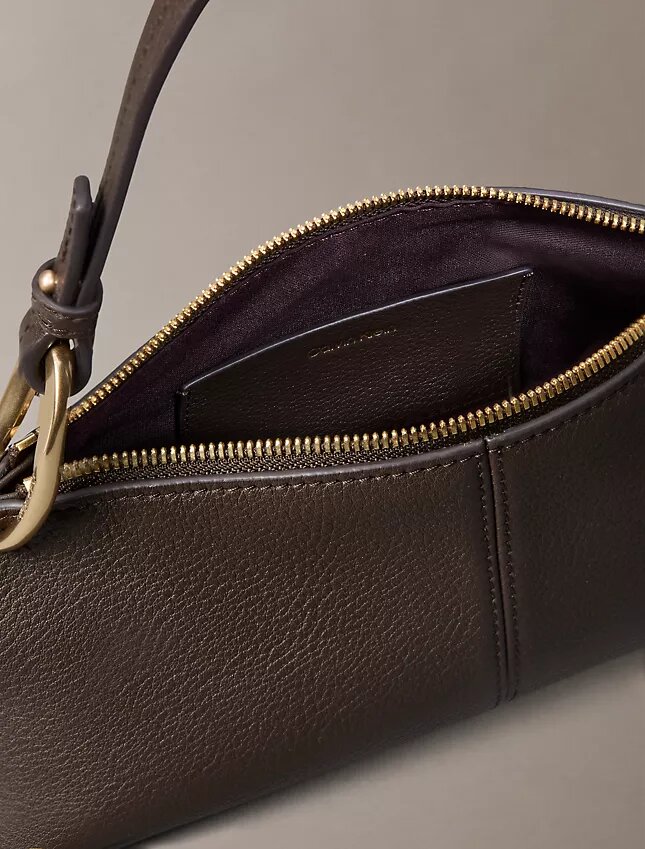 Kleine, lässige, wandelbare Ledertasche Kleine, lässige, wandelbare Ledertasche