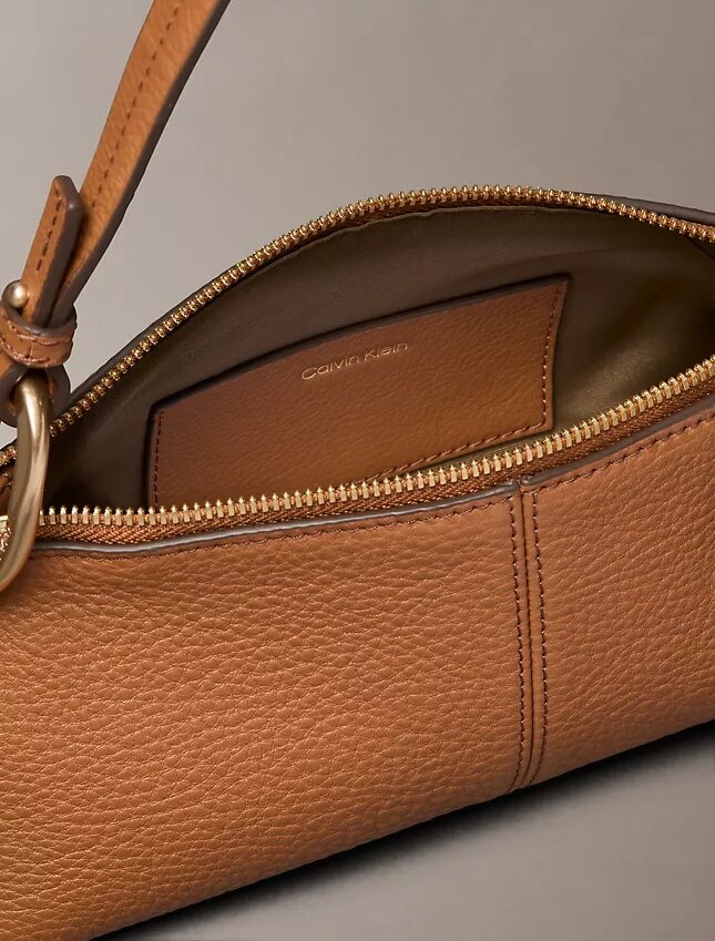 Kleine, lässige, wandelbare Ledertasche Kleine, lässige, wandelbare Ledertasche