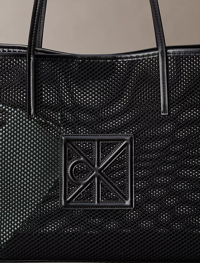 Kleine Mesh-Tragetasche mit Emblem-Logo Kleine Mesh-Tragetasche mit Emblem-Logo