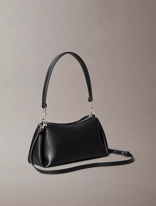 Kleine Schultertasche mit Kieselstein-Plissee Kleine Schultertasche mit Kieselstein-Plissee