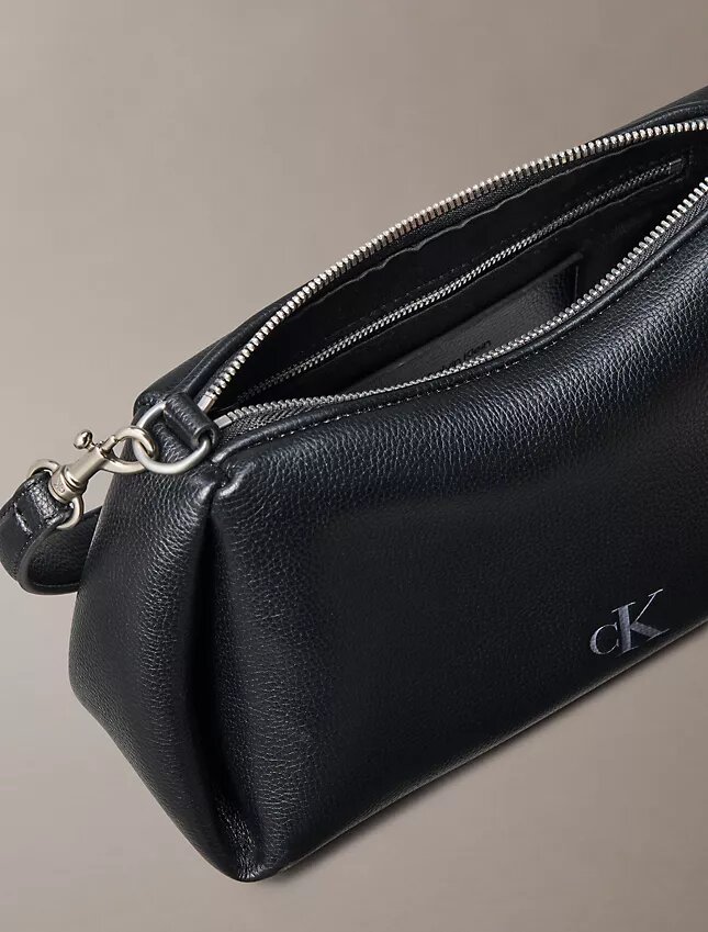Kleine Schultertasche mit Kieselstein-Plissee Kleine Schultertasche mit Kieselstein-Plissee