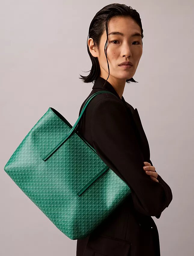 Kleine Tasche mit durchgehendem Emblem-Logo-Print und Beutel Kleine Tasche mit durchgehendem Emblem-Logo-Print und Beutel
