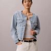 Kurze, kragenlose Denim-Trucker Jacket Kurze, kragenlose Denim-Trucker Jacket