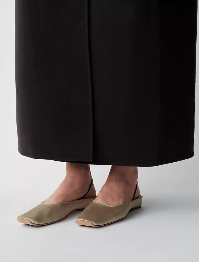 Lana Flache Schuhe aus Seidensatin Lana Flache Schuhe aus Seidensatin